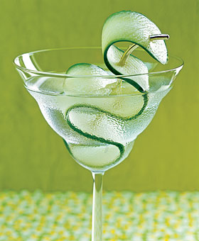 What is a recipe for a cucumber martini?